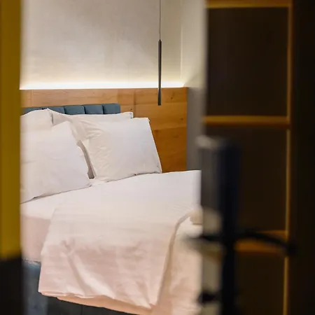 Adore Apartment *